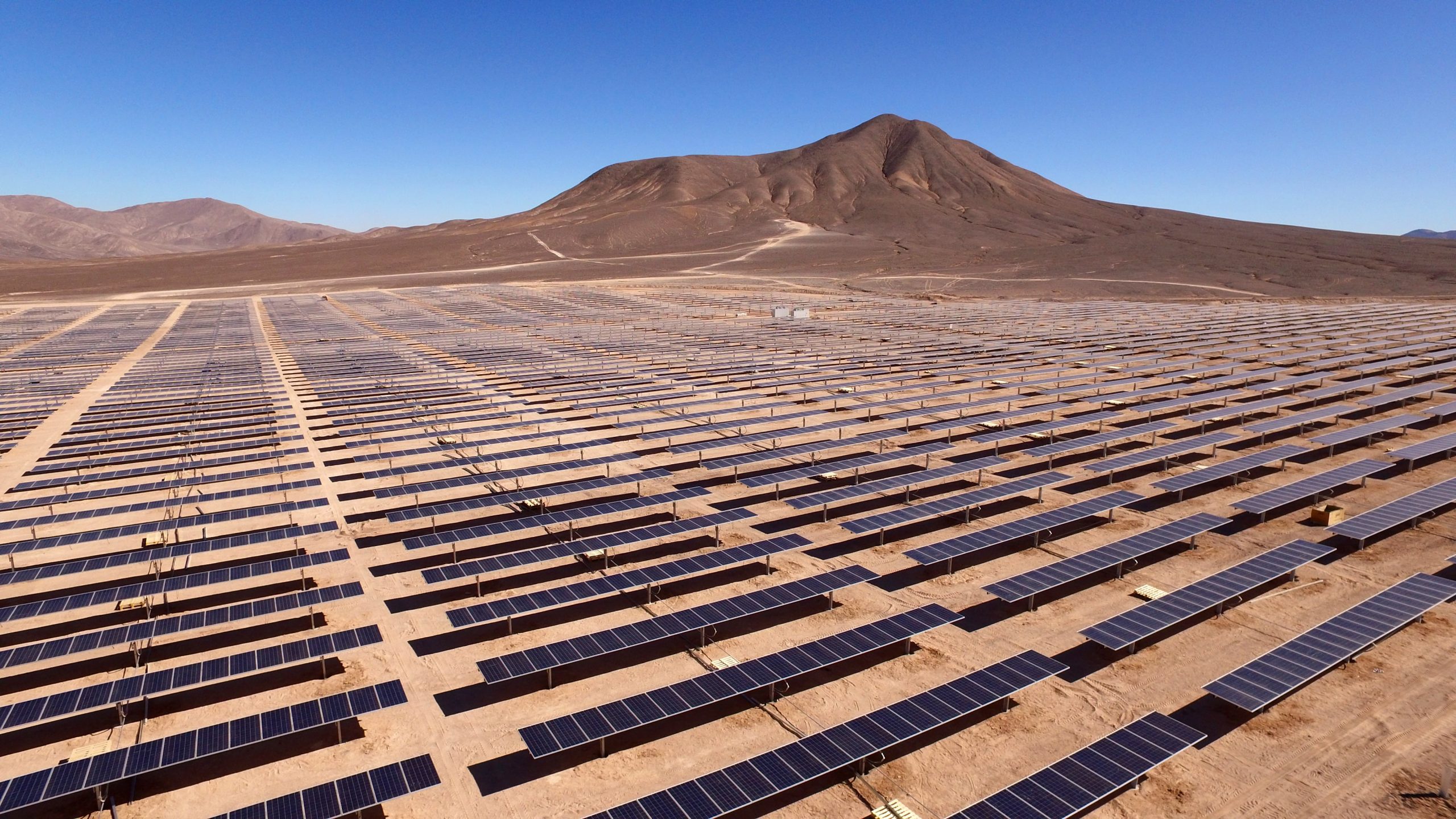 Transmisión de energía: La llave para descarbonizar Chile